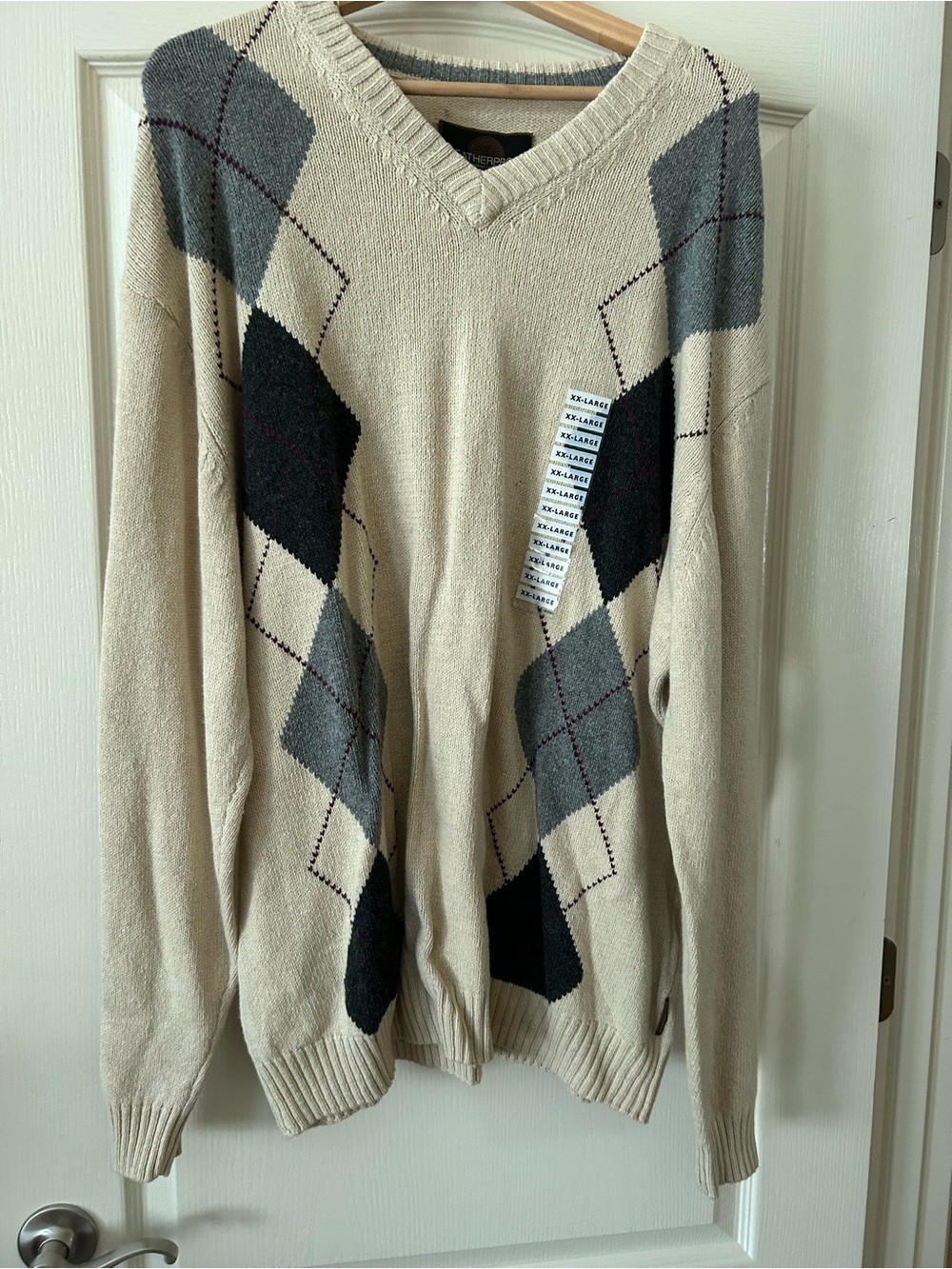 Weatherproof Men's V-Neck Argyle Sweater in Cream and Gray